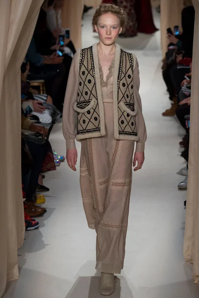Look 10